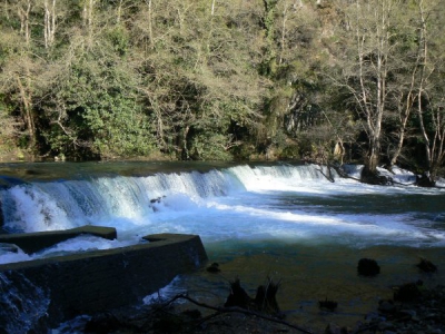 Río Eo. Couto de Louredal. Presa central pequena