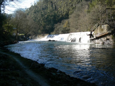 Río Eo, presa de Pé da Viña. Vilaformán